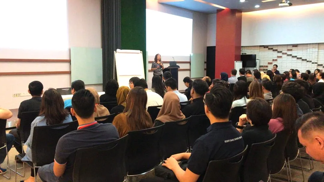 Tetra Exponus facilitator speaking to a large audience